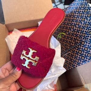 Tory Burch Everly Slide- Pomegranate♥️